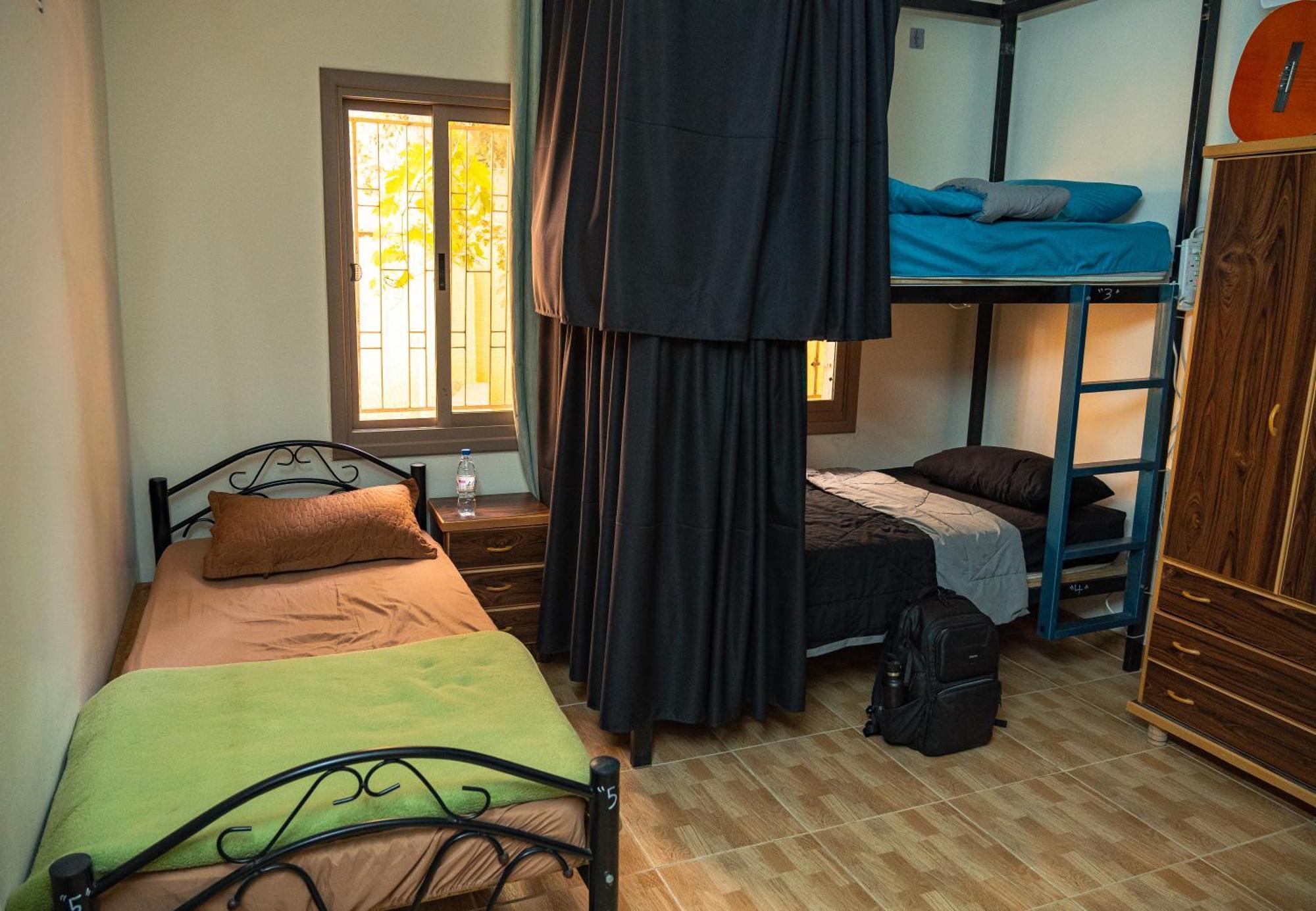 Extra Traveller Hostel Aqaba Bagian luar foto