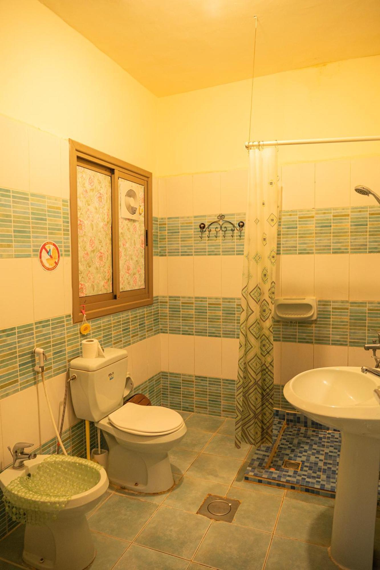 Extra Traveller Hostel Aqaba Bagian luar foto
