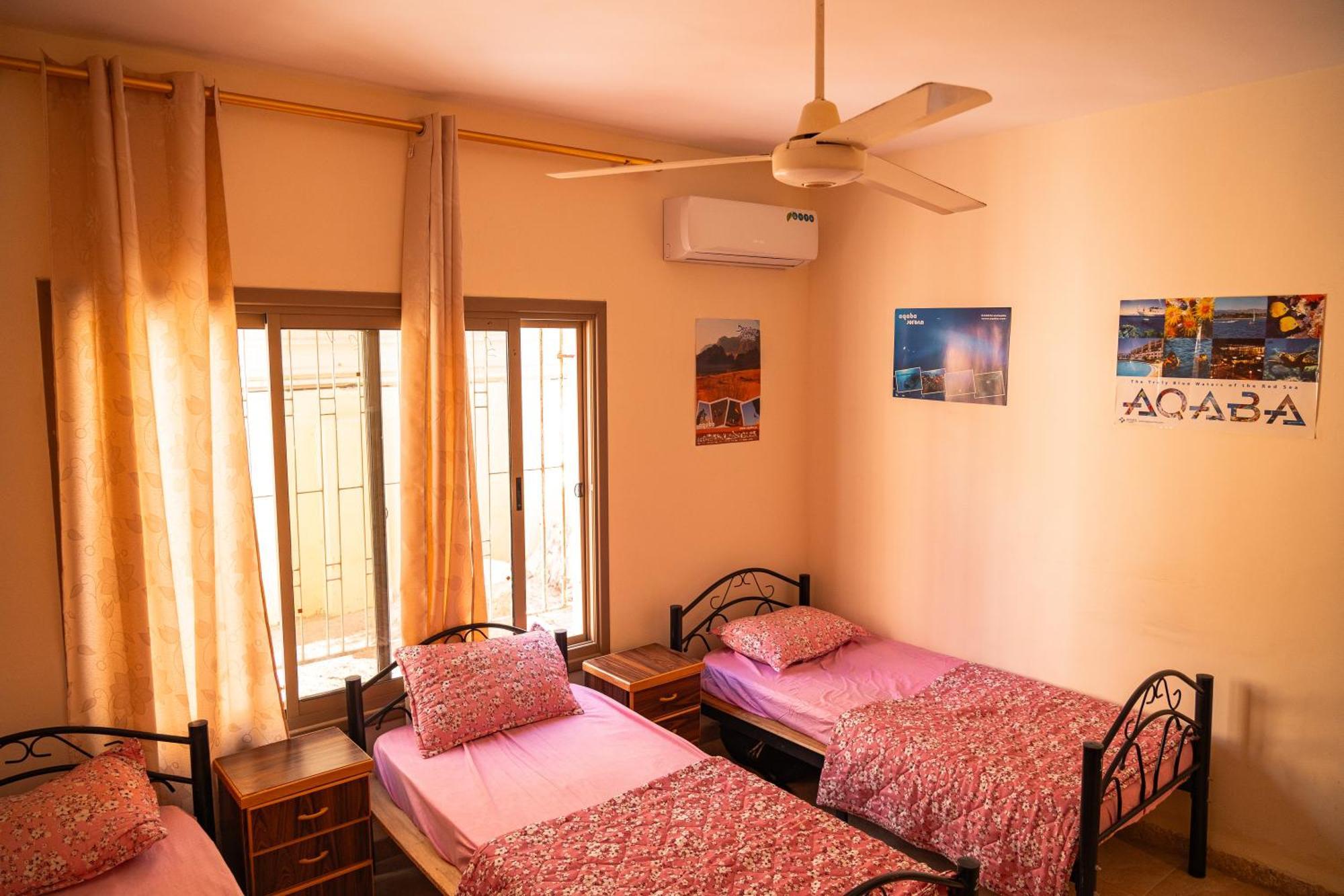 Extra Traveller Hostel Aqaba Bagian luar foto