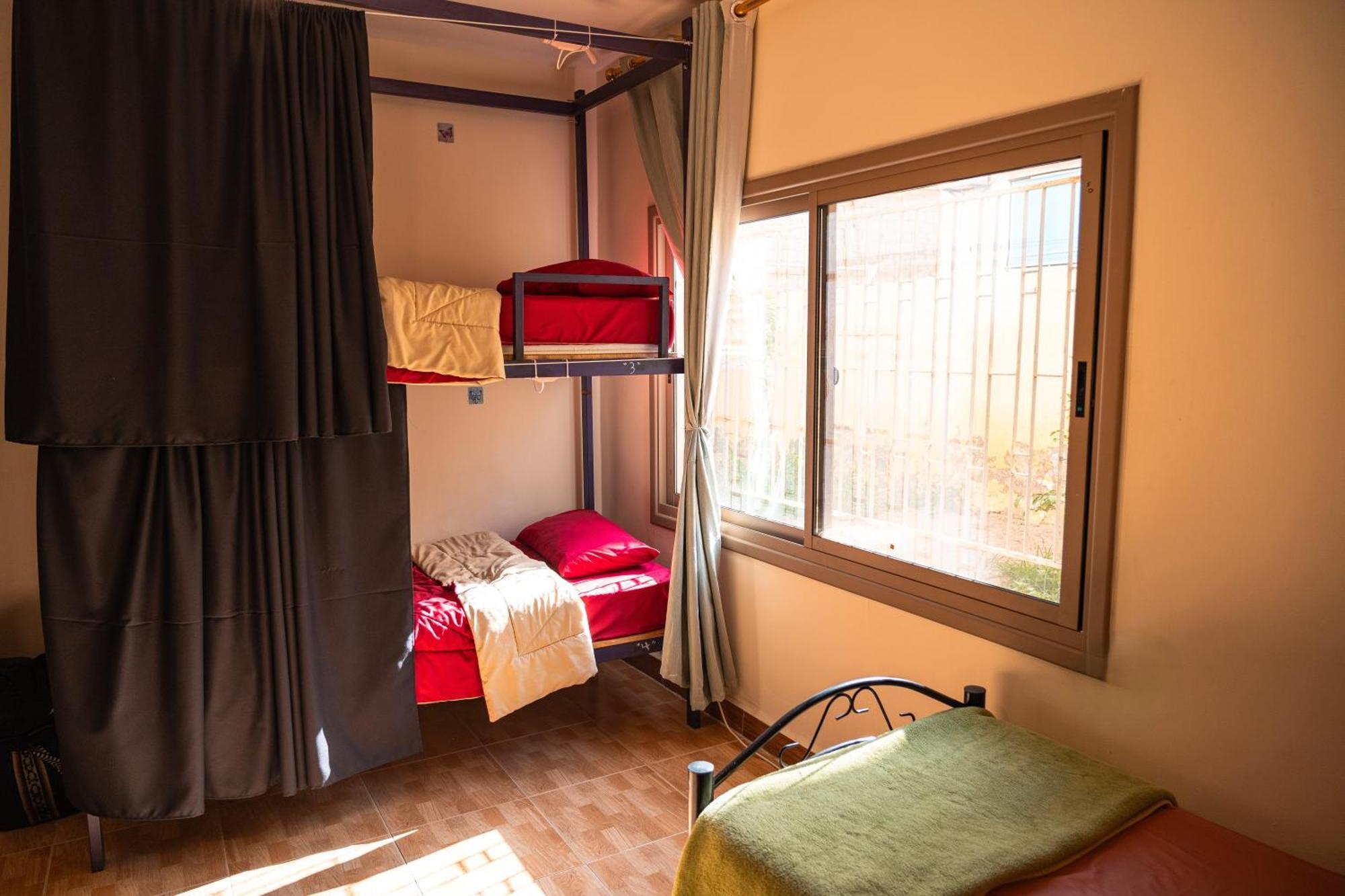 Extra Traveller Hostel Aqaba Bagian luar foto