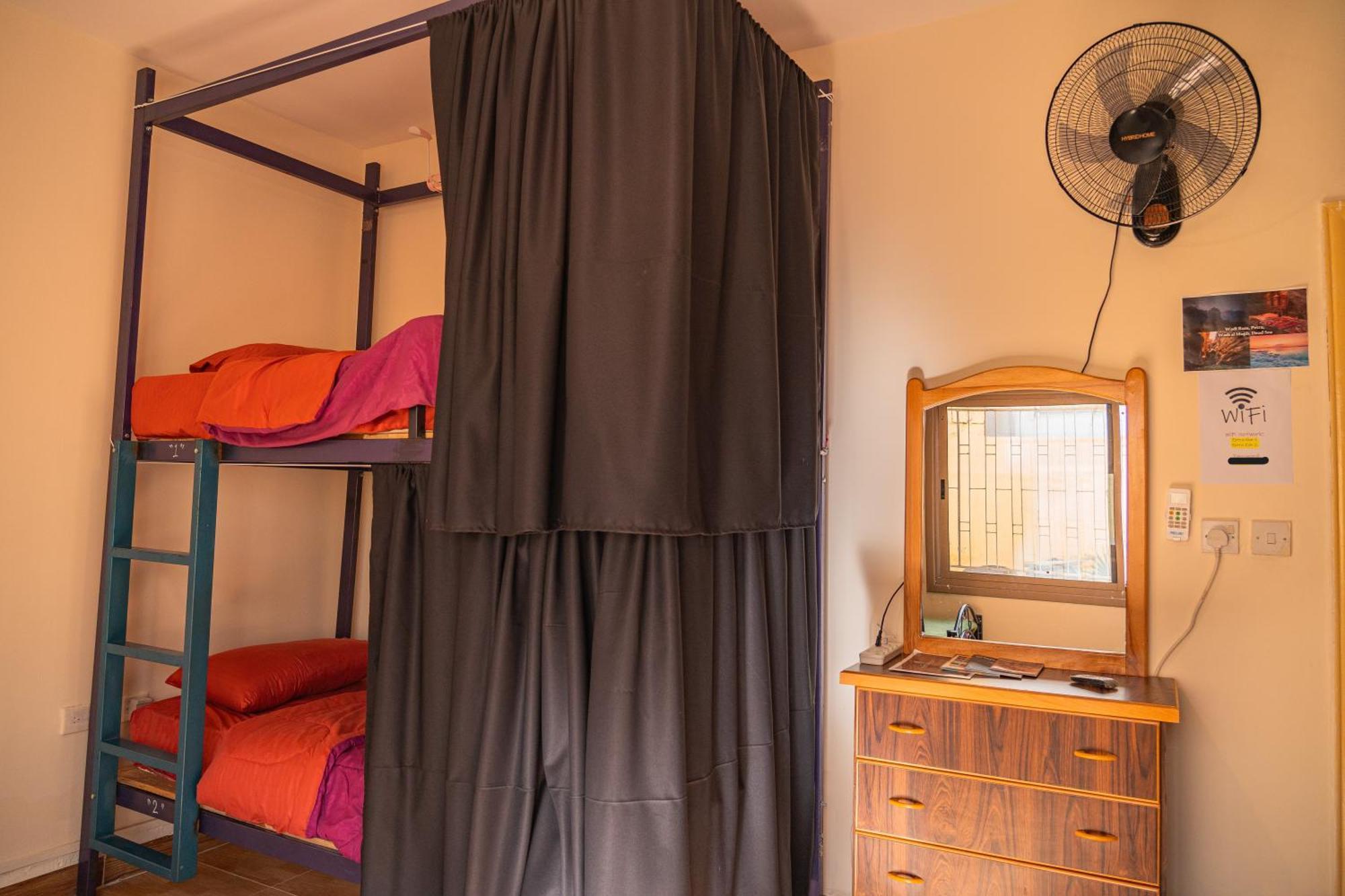 Extra Traveller Hostel Aqaba Bagian luar foto